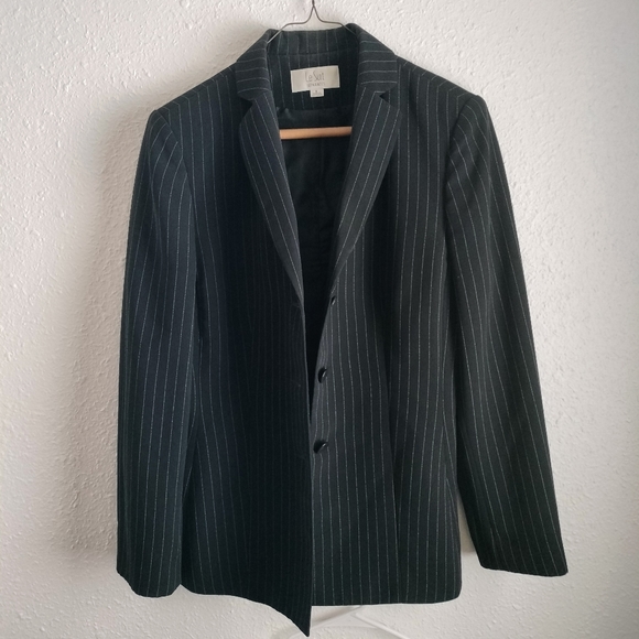 Women Dressing suit - Picture 3 of 3